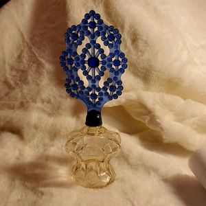 VINTAGE DECO FANCY GLASS PERFUME BOTTLE WITH ORNATE BLUE PLASTIC OPENWORK .